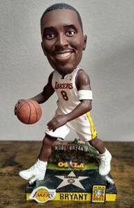 NBAコービー・ブライアント(Kobe Bryant)ボブルヘッドフィギュア(レイカーズ8番) Forever Collectibles 2004年