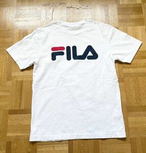 FILA フロントロゴTシャツ