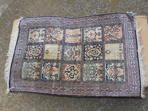 ペルシャ絨毯 クム シルク トルコ絨毯好きな方も 手織り　痛みあり