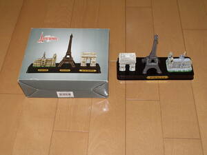世界遺産　ノートルダム大聖堂、エッフェル塔、凱旋門　フランス　パリ　オブジェ　模型