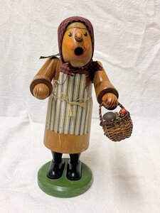 12833/木製 煙出し人形 頭巾を被った女の子 香人形 木のおもちゃ ドイツ製 アロマ 北欧 雑貨