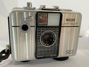 1円スタート RICOH リコー フィルムカメラ AUTO HALF ストラップ付 SE2 カメラ