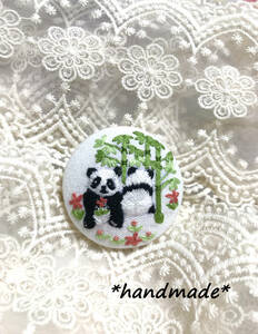 即決 ★ ハンドメイド ★ handmade ★ 花柄 手刺繍 ブローチ ★ 可愛い パンダ　panda　ぱんだ ★ 一点のみ