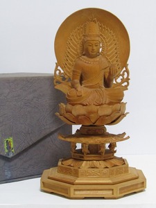 mm04-8861[NAK] 仏教美術 中国 葉萌春 作 木彫 彫刻 観音菩薩 坐像 高さ24cm 仏像