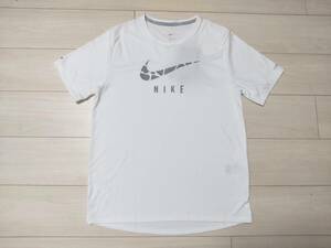 ★新品　ナイキ　NIKE　ランニングTシャツ　　★反射素材　★DRI-FIT使用　★対紫外線加工（UPF40＋）NIKE　★Mサイズ