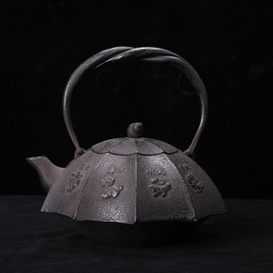 「龍生九子」鋳鉄製鉄瓶 提梁鉄瓶 手作り コーティングなし 老鉄瓶 やかんを沸かす お茶の道具 ティーポット1.3L