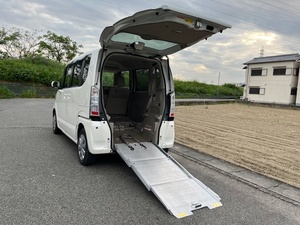 福祉車両☆29年式　後期　NBOX＋　車検２年満タン　車イススローパー　電動巻き上げウィンチ　リモコン付　スマートキー　介護疲労軽減　　