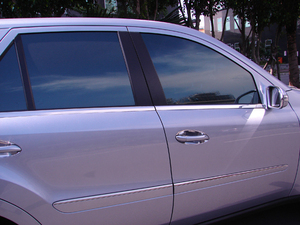 ベンツ　ＢＥＮＺ　ウィンドーフレーム　トリム　モール　水切り　窓枠　ステンレス　ＭＬクラス　W164　ＡＭＧ　ブラバス　ロリンザー
