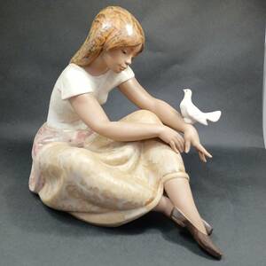 ◆リヤドロ Lladro ハトと少女 鳩 鳥 少女 フィギュリン 陶器 Watching the Dove ♯3526◆KAS31949