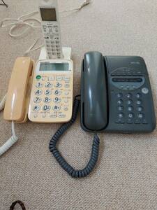 電話機2台と電話線を色々とまとめて。
