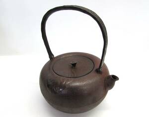 保寿堂 鉄瓶 柿葉紋 赤茶 茶器 茶道具 煎茶道具 和食器 鉄器 鋳物 鉄製 金属工芸 伝統工芸 口径9㎝ 注ぎ口を含む直径19㎝ 全高22㎝