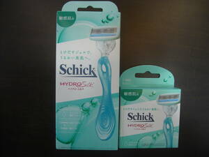 ♪ Schick (シック) ハイドロシルク 敏感肌用 ホルダー(刃付き+替刃1コ) +（替刃3個）（女性用） カミソリ