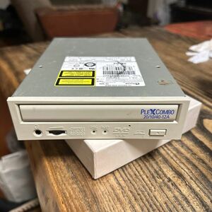 Plextor プレクスター CD-R/RW/DVD-ROM コンボドライブ PX-320A　 IDE接続　動作未確認ジャンク