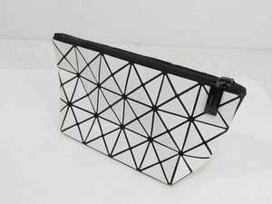 ■■① BAO BAO ISSEY MIYAKE バオバオイッセイミヤケ ポーチ メイクポーチ 小物入れ レディース ホワイト■■