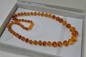 天然琥珀ネックレス　最大珠大きさ１７x１７x１５mm ３４g 長さ６０㎝ お洒落品