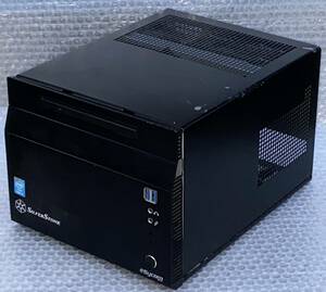 【中古/傷多め他】SilverStone SG06 シリーズ キューブタイプ Mini-ITXケース 300W電源 1TB HDD 付属 / SST-ST30SF DVDドライブ不良