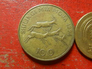 外国・タンザニア／１００シリンギ黄銅張りスチール貨（1994年）　240326
