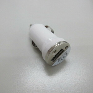 USB カーチャージャーiPhone 4S 対応 車載用充電器　(あ)