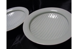 青磁　中皿　２個　未使用品　段付き皿　径20cm
