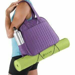 未使用 ガイアム Gaiam Metro Gym Bag ヨガ ジップ トート キルティング 収納ケース バンジーボトム付き 紫 ワンサイズ