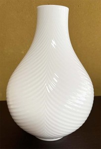 【恵240219】ウエッジウッド WEDGWOOD ホワイトフォリアベース23cm 40032149 花瓶　中古