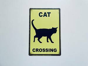 ブリキ看板 20×30㎝ 猫 黒猫 ねこ ネコ CAT CROSSING 注意 猫が通る道 飾り プレート アメリカンガレージ インテリア 新品 P565 