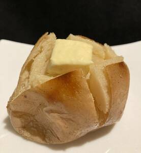 バター乗せベイクドポテト　food replica　baked potato with melting butter on it