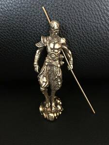 真鍮製 ブロンズ 銅像 芸術品オブジェ 戦闘勝佛 孫悟空 如意棒を持つ立ち姿 西遊記 開運グッズ 置物 飾り