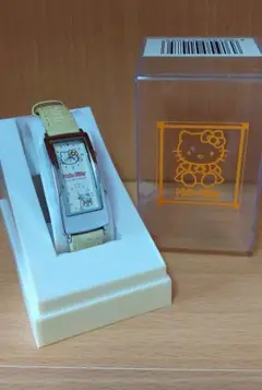 デュアルタイム型　ハローキティ腕時計(保管ケース付き)