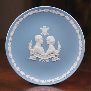 【開】英国王室御用達『ウェッジウッドWedgwood』 ブルージャスパー 1981ロイヤル・ウェディング 16.5cmクーププレート ST28