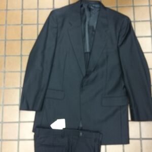 新品 未使用 激安 フォーマル2つボタンスーツ セットアップ サイズA8 冠婚葬祭 礼服 喪服 アジャスター ウール100% 漆黒の黒 日本製