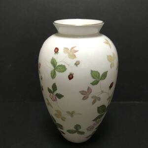 ウェッジウッド　ワイルドストロベリー花瓶　美品　フラワーベース
