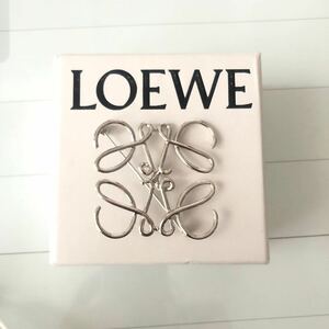 送料無料 新品 正規店購入 未使用 LOEWE アナグラム ブローチ パラジウム シルバー ロエベ