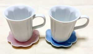 陶磁器　A＆W　不思議な形　花が浮き出る白磁マグカップ＆花形受皿　2客セット