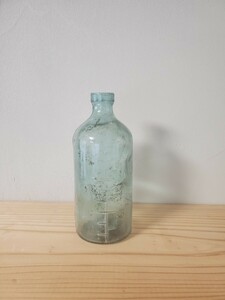 古いガラス瓶　気泡ガラス　歪みガラス　緑色　色ガラス　薬瓶　アンティーク　レトロ 気泡 一輪挿し