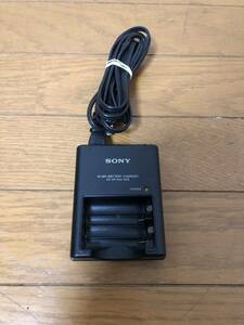 動作品☆SONY バッテリー チャージャー【BC-CS2B】 ニッケル水素電池（Ni-MH）充電器