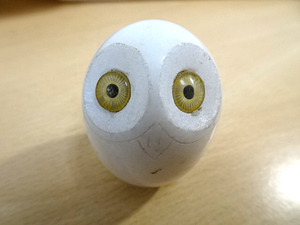 ◆フクロウ◆ホワイト ペーパーウェイト 大理石 彫刻品 縁起 オブジェ 置物 卵型