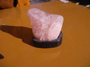 【TS20121】ピンクオパール？ ローズクォーツ？ピンク色の鑑賞石 パワーストーン 天然石 置物