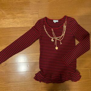 hakka kids 長袖Tシャツ 赤×黒　アクセサリーのゴールド柄　大人っぽいデザイン　サイズ0 140cm キッズ