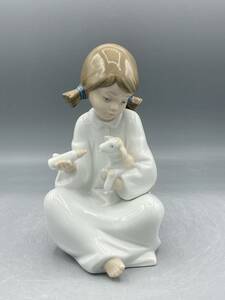 リヤドロ ナオ 女の子 羊 置物 フィギュリン 陶器 陶器人形