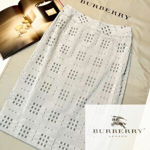 K4【目立ちノバチェック】●超美品BURBERRY LONDON●華やかなシルエット〜高級感溢れるスカート バーバリー レディース スカート　40/L