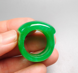 清代　満緑翡翠の指輪
