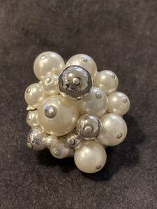 イミテーション真珠/パールの大ぶりイヤリング