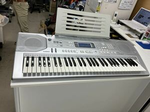 K2404-3127 CASIO 電子ピアノ キーボード 61鍵盤 動作確認済み 本体正面にキズ汚れあり 180-200サイズ発送予定