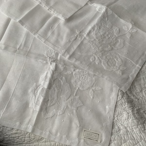 新品未使用 汕頭 スワトウ ハンカチ ２枚セット 手刺繍 中国製 伝統工芸 刺繍 白 ホワイト 