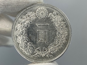 古銭 一圓銀貨 明治二十一年 新1円銀貨 明治21年 重さ約26.9g 比重地約10.32 コレクション放出品