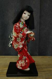 [昭和 レトロ] 骨董品 古民家 女の子 日本人形 手鞠を持つている着物姿 ドール 黒髪