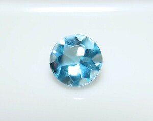 バフトップ！　ブルートパーズ　2.57ct ルース　微細なカケ（LA-6276）