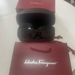 Ferragamo サングラス