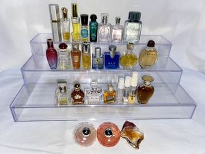 未使用多数　ブルガリ、ディオール、エルメス、ＹＳＬ、ランコム、カルバンクライン、エスカーダ、フェラーリ、他　ミニ香水２７点セット